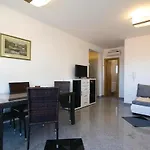 1 Bedroom Awesome In Apartment *
