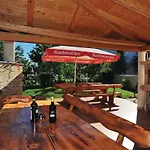 1 Bedroom Awesome In Apartment *