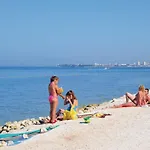 1 Bedroom Awesome In *