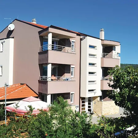 Apartment 1 Bedroom Awesome In