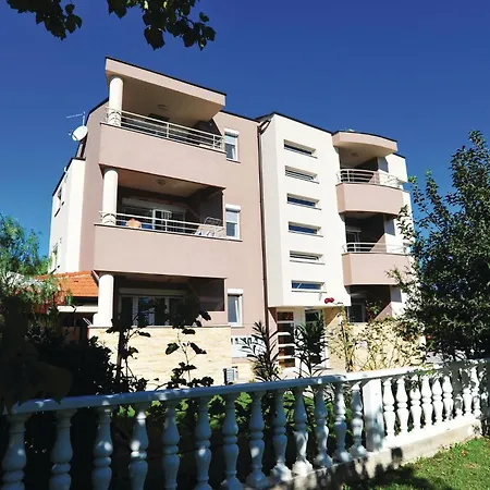1 Bedroom Awesome In *