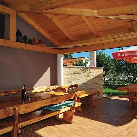 Lovely In With Swimming Pool Apartament Bibinje