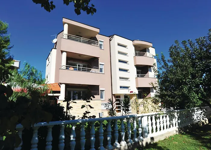 1 Bedroom Awesome In *
